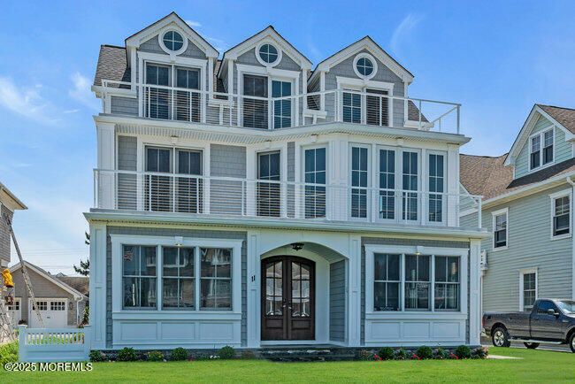 Exterior, Facade, Queen Anne Victorian