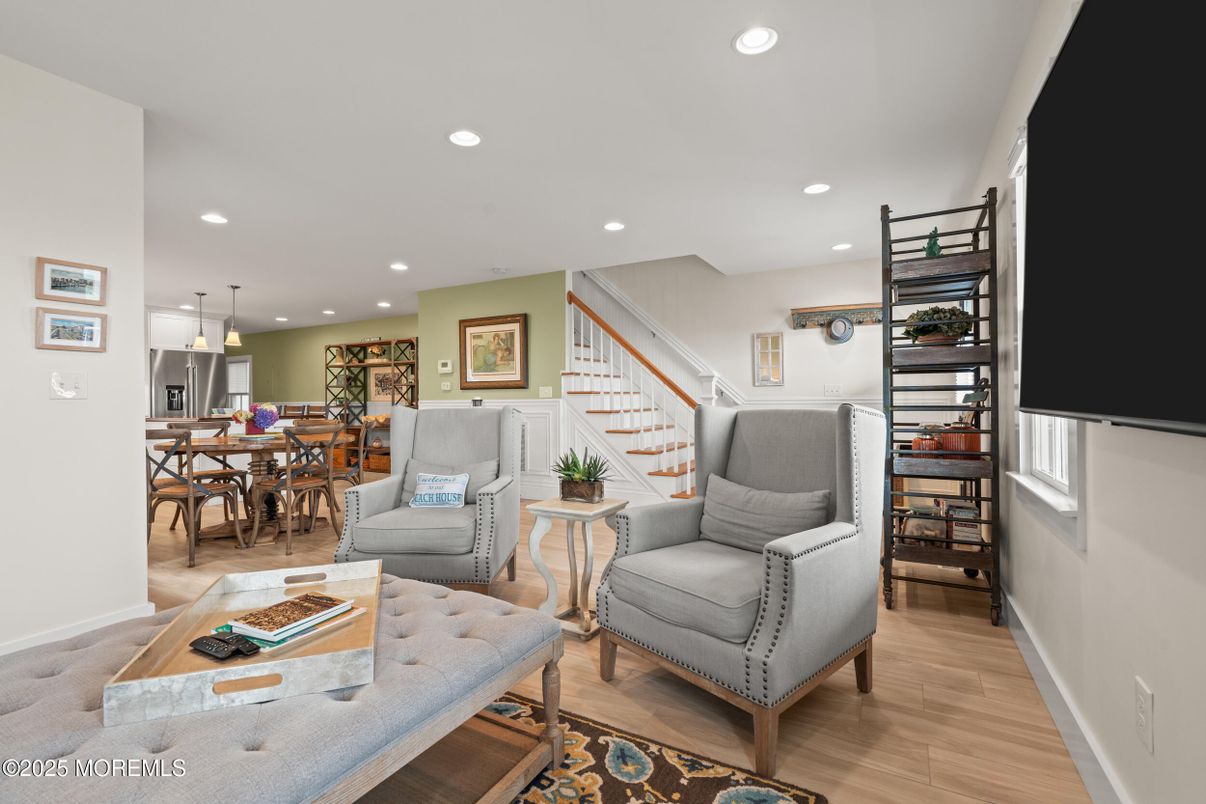 Dining room, Interior, Living room, Pendant Lights, Recessed Lighting, Wood Texture Flooring