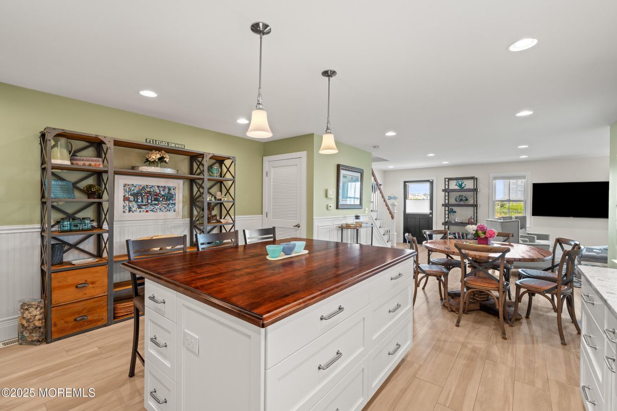 Dining room, Interior, Kitchen, Pendant Lights, Recessed Lighting, Wood Texture Flooring