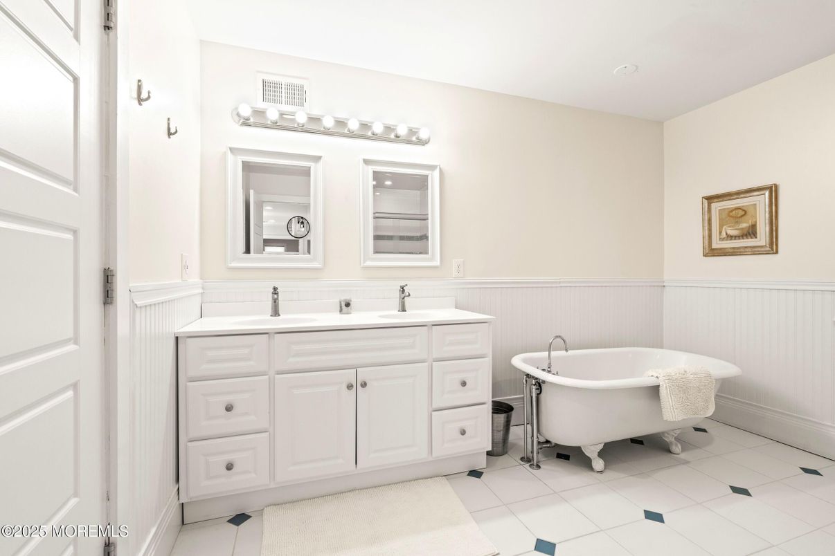 Bathroom, Free Standing Baths, Interior