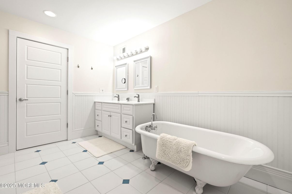 Bathroom, Free Standing Baths, Interior, Recessed Lighting