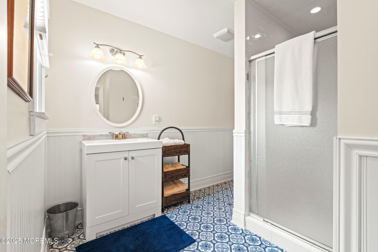 Bathroom, Interior, Recessed Lighting