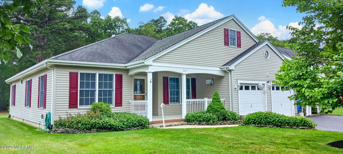 Attached, Exterior, Facade, American Craftsman