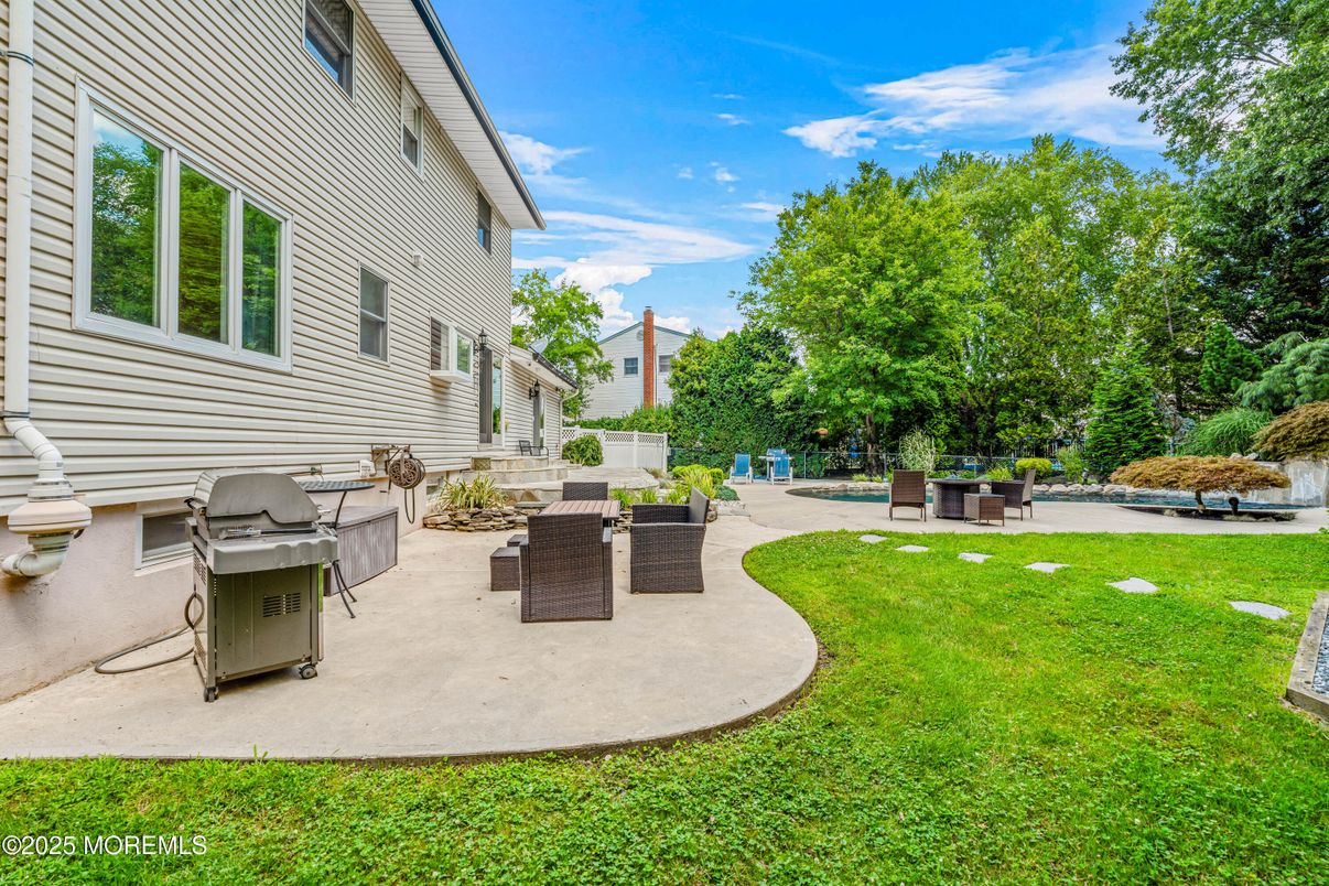 Backyard, Exterior