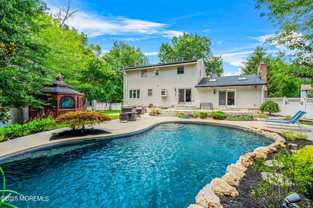 Exterior, Pool