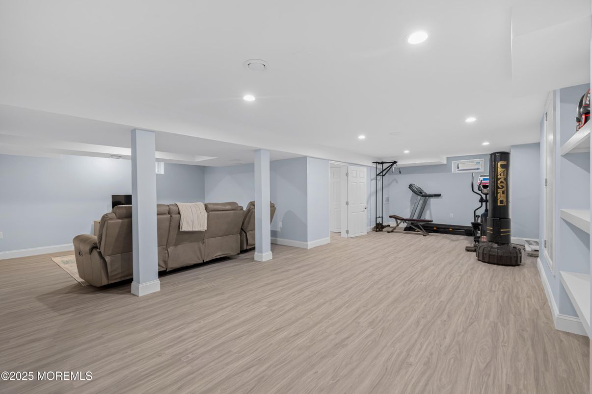 Fitness Equipment, Interior, Recessed Lighting, Wood Texture Flooring