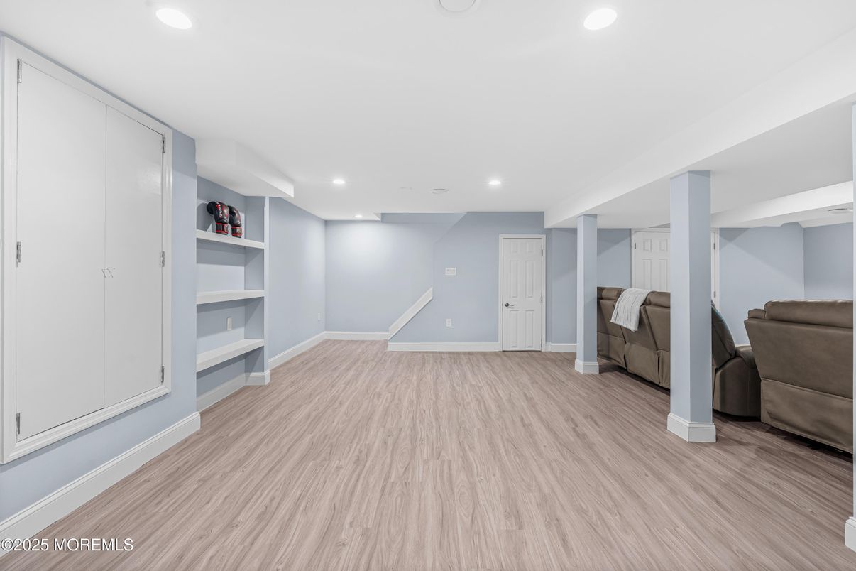 Interior, Recessed Lighting, Wood Texture Flooring