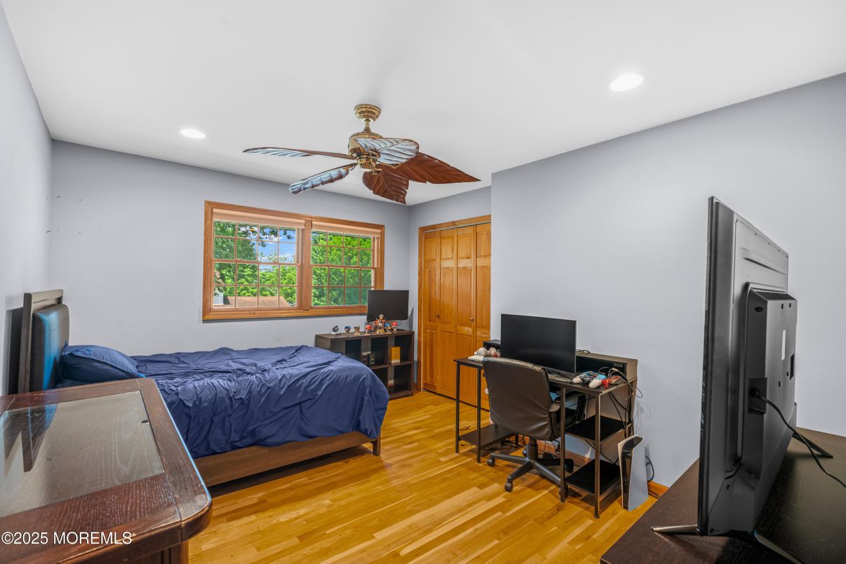 Bedroom, Home Office, Interior, Recessed Lighting, Wood Texture Flooring