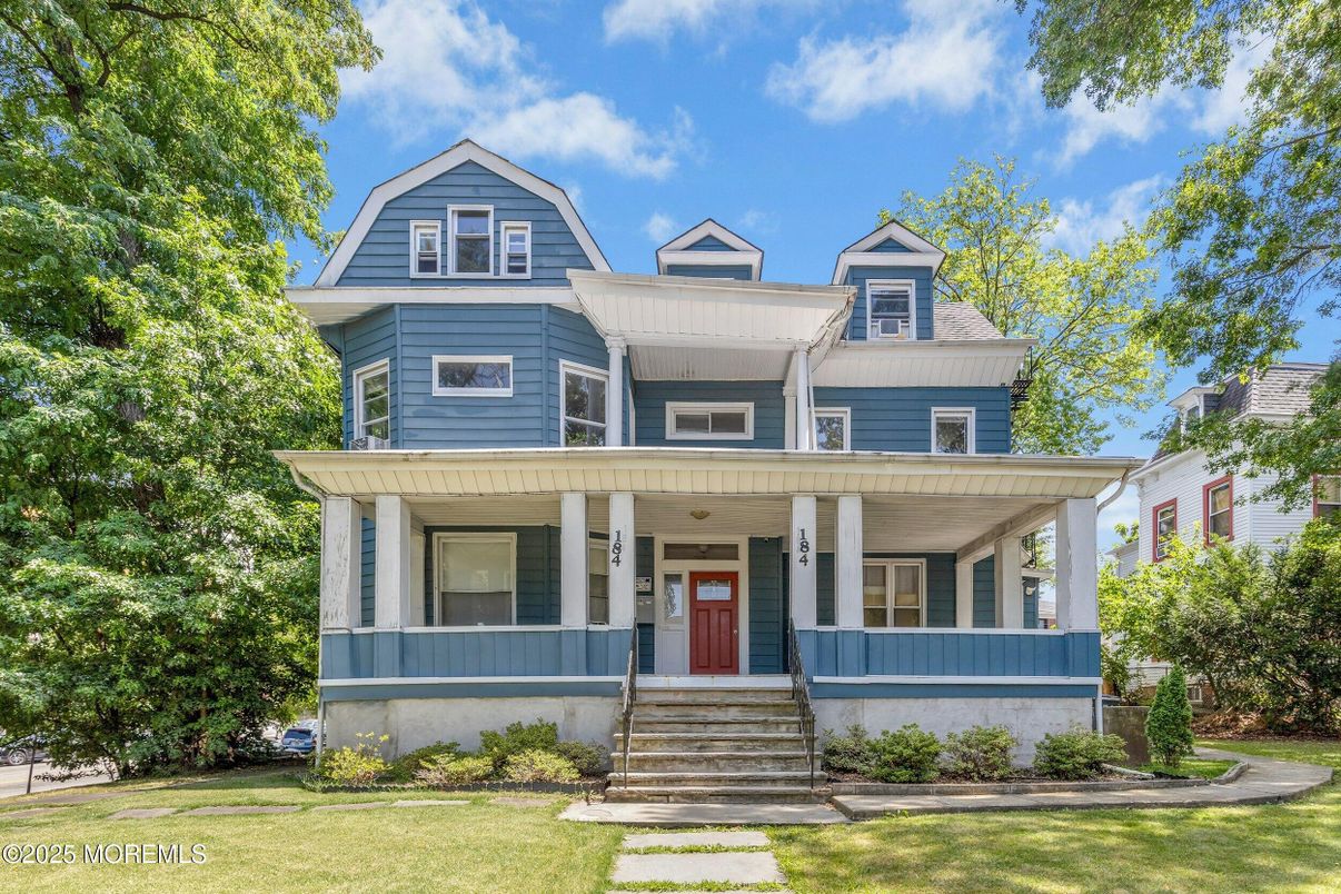 Exterior, Facade, Queen Anne Victorian