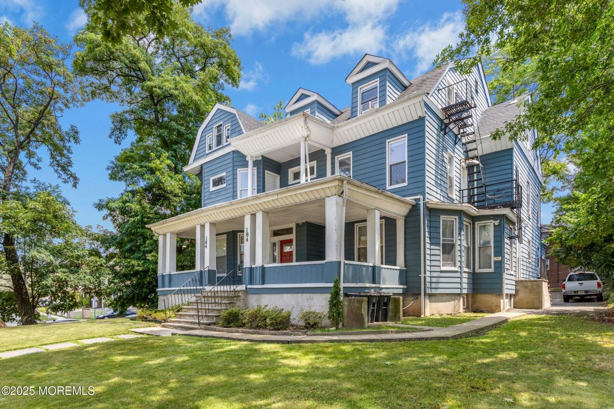 Exterior, Facade, Queen Anne Victorian