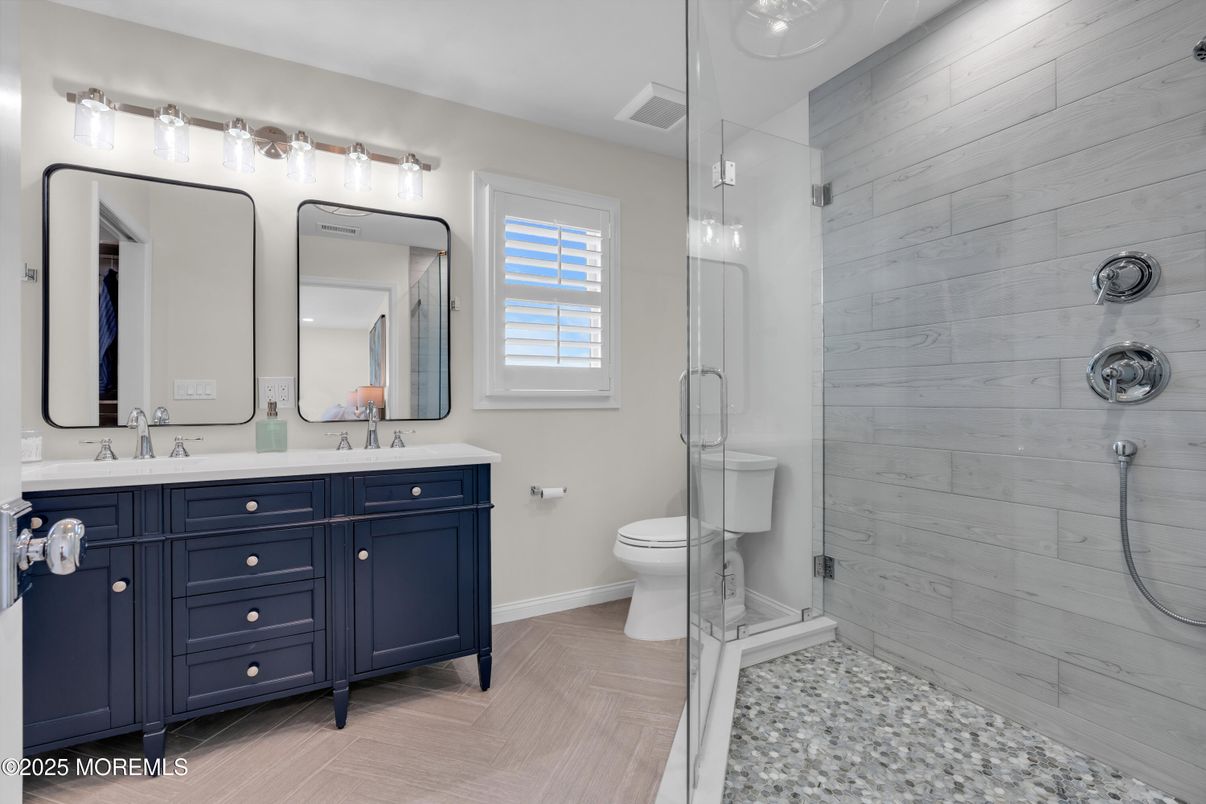 Bathroom, Dual Sink Vanities, Interior