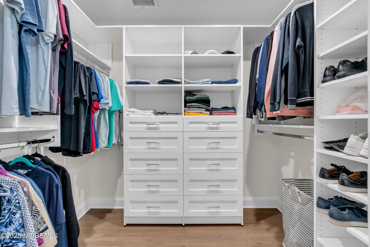 Interior, Walk-in Closets, Wood Texture Flooring
