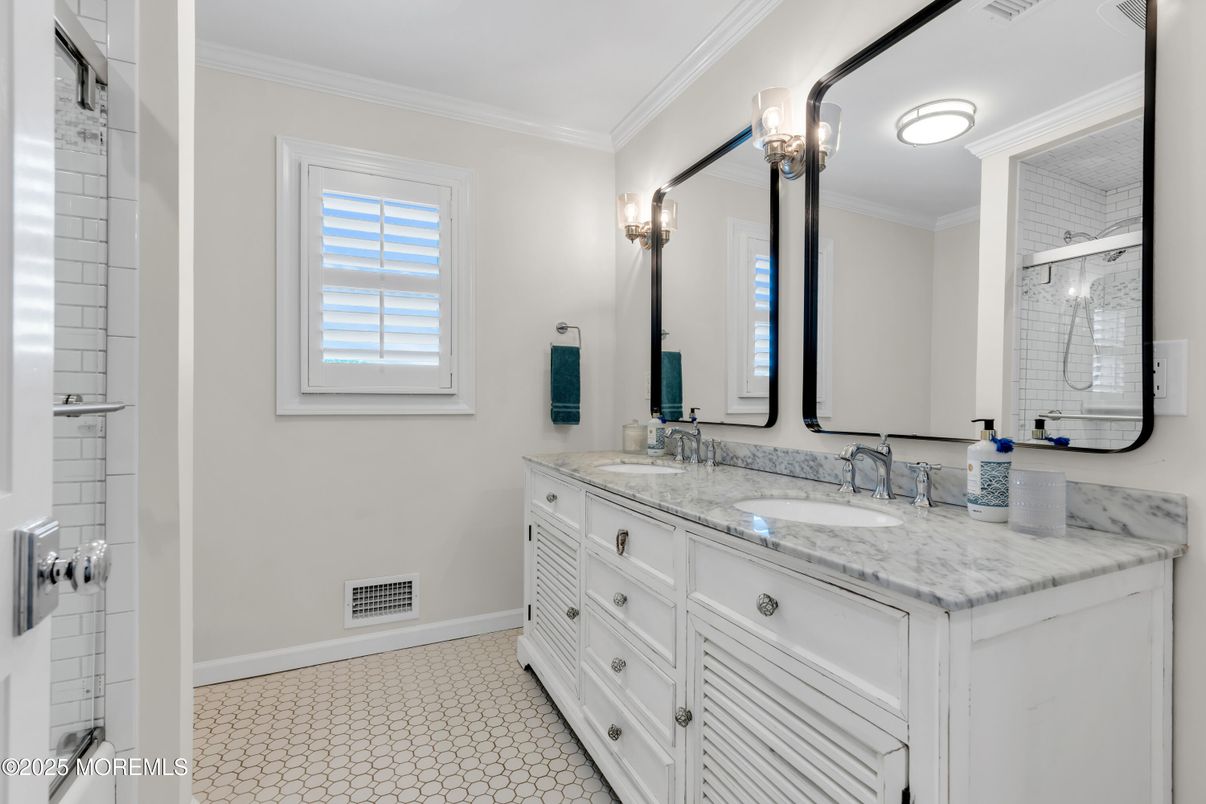 Bathroom, Dual Sink Vanities, Interior