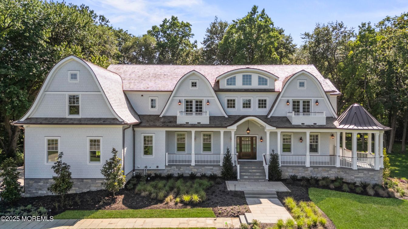 Exterior, Facade, Farmhouse