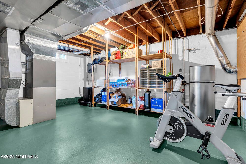 Fitness Equipment, Interior, Wooden Beams