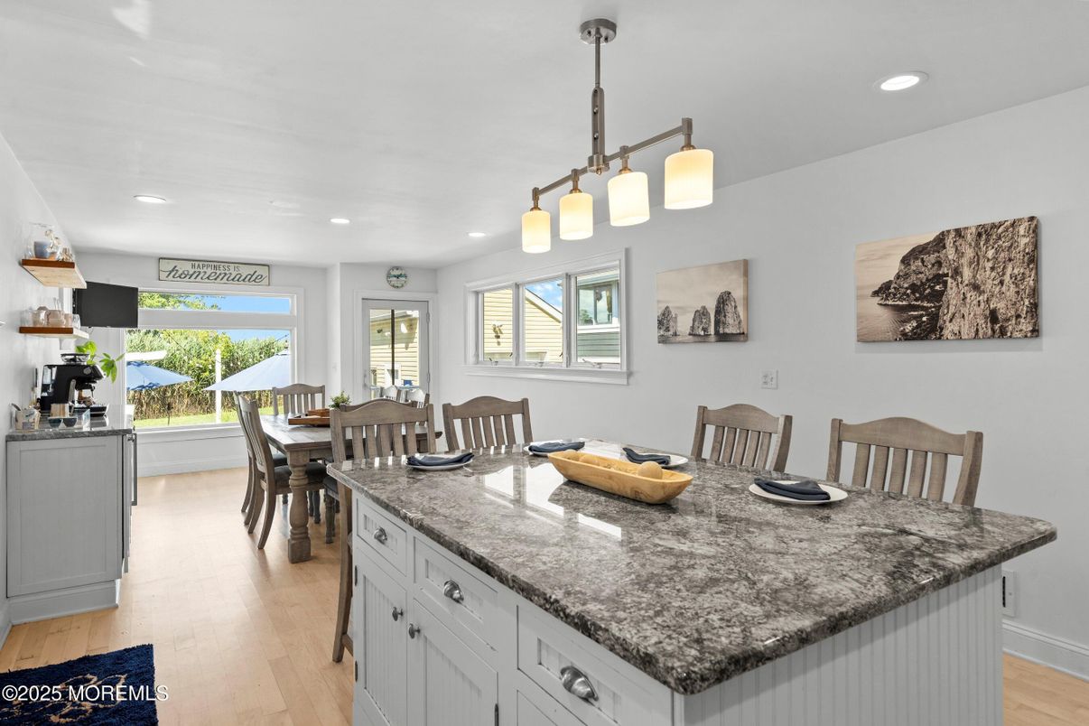 Dining room, Interior, Kitchen, Pendant Lights, Recessed Lighting, Wood Texture Flooring