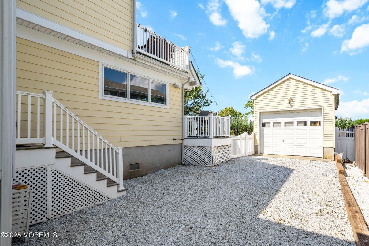 Detached Garage, Exterior