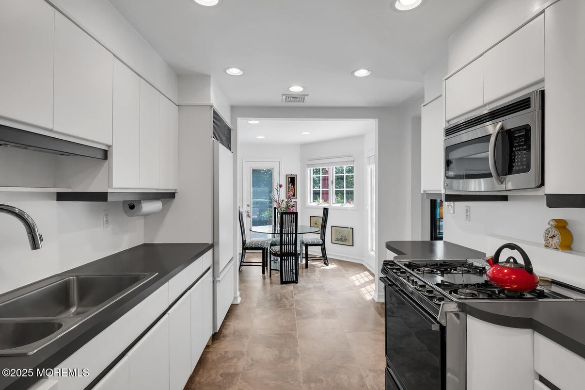 Dining room, Interior, Kitchen, Recessed Lighting, Stainless Steel Appliances