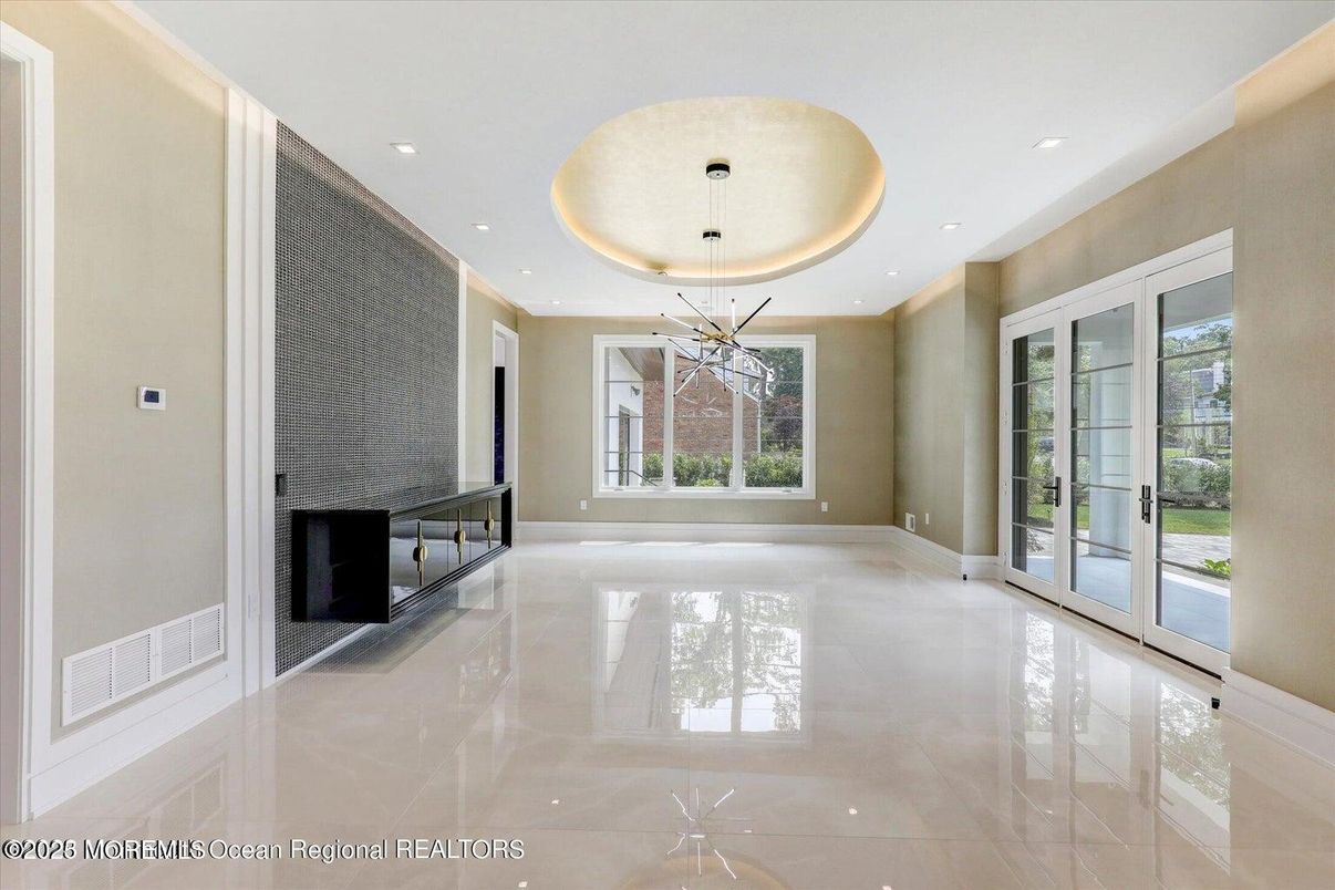 Empty room, Interior, Pendant Lights, Recessed Lighting