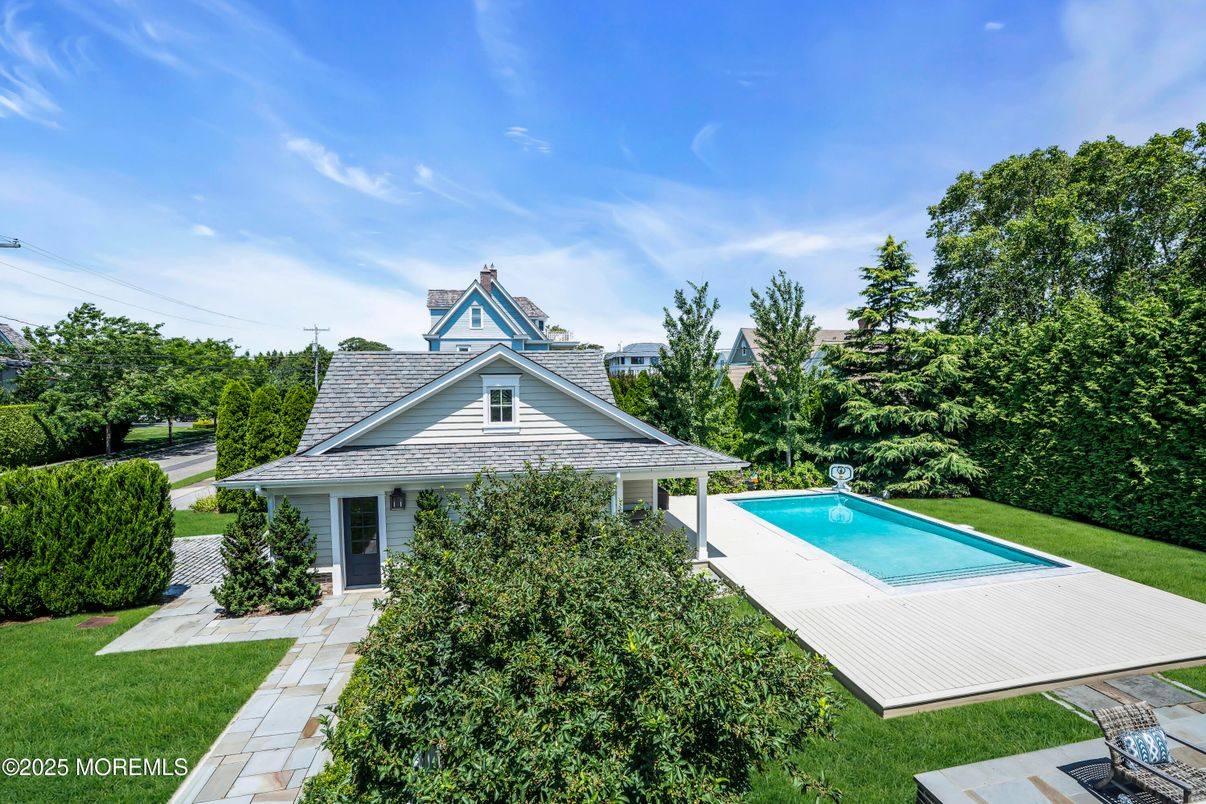 Exterior, Pool