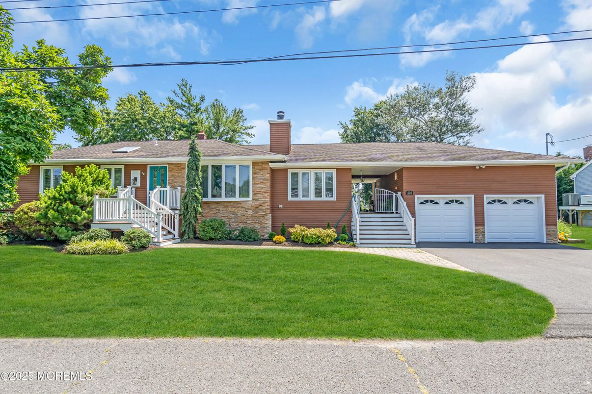 Attached, Exterior, Facade, Brick Facade, Cape Cod