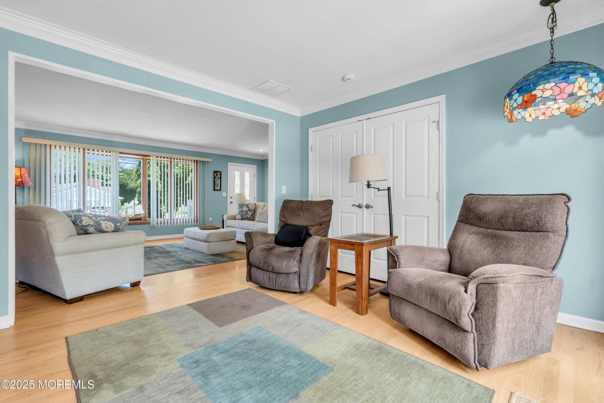 Interior, Living room, Pendant Lights, Wood Texture Flooring