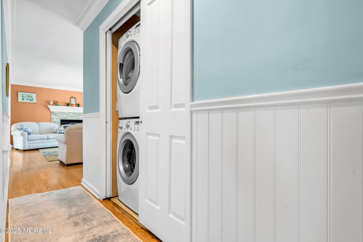 Interior, Utility Closets, Washer, Wood Texture Flooring