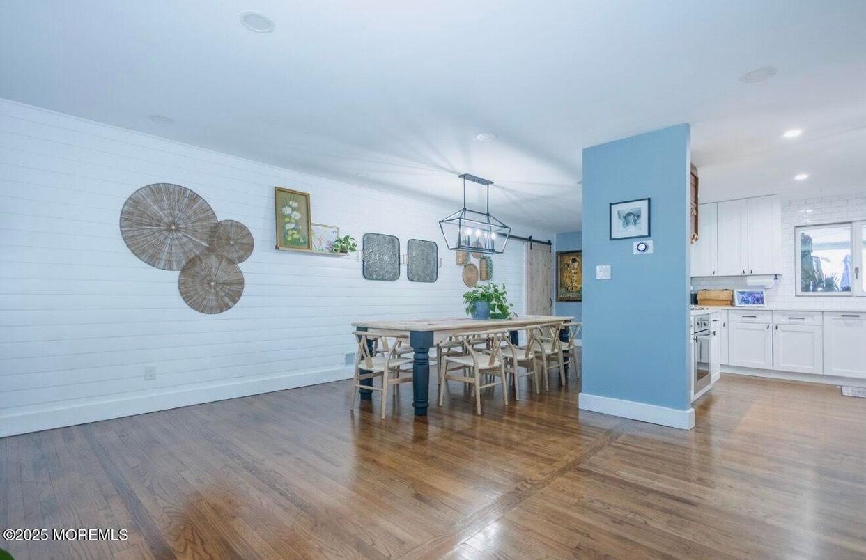 Dining room, Interior, Kitchen, Pendant Lights, Recessed Lighting, Wood Texture Flooring