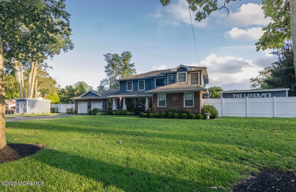Attached, Backyard, Exterior, Facade, Brick Facade, American Foursquare