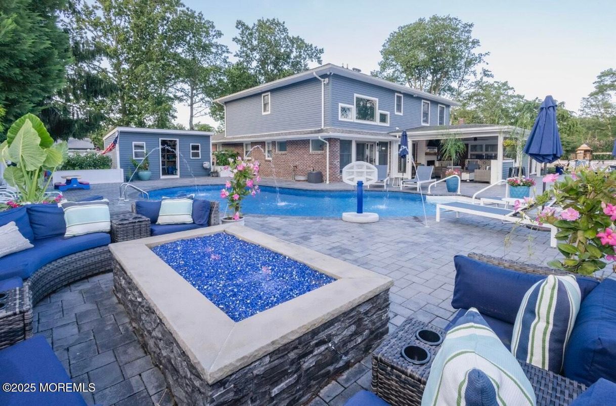 Exterior, Pool