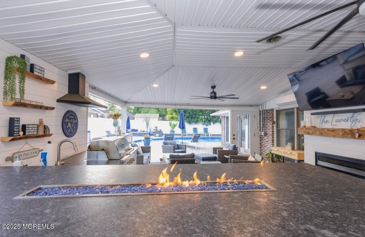 Fireplace, Interior, Recessed Lighting