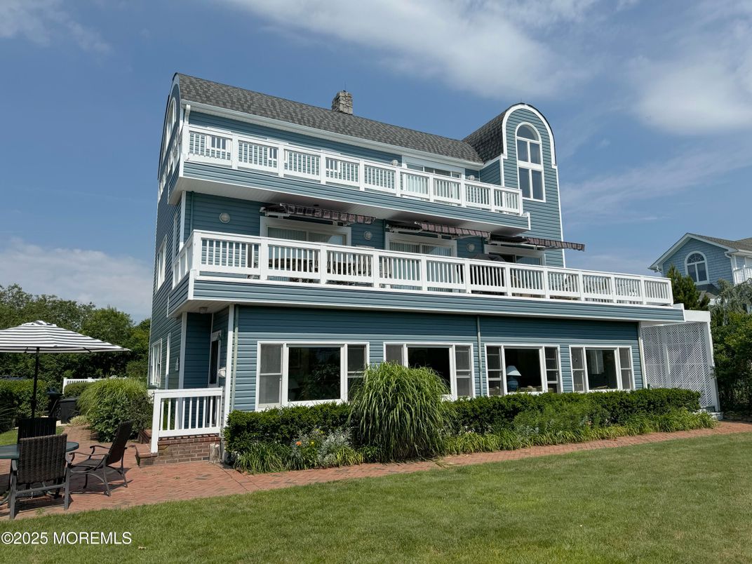 Backyard, Exterior, Facade, Queen Anne Victorian
