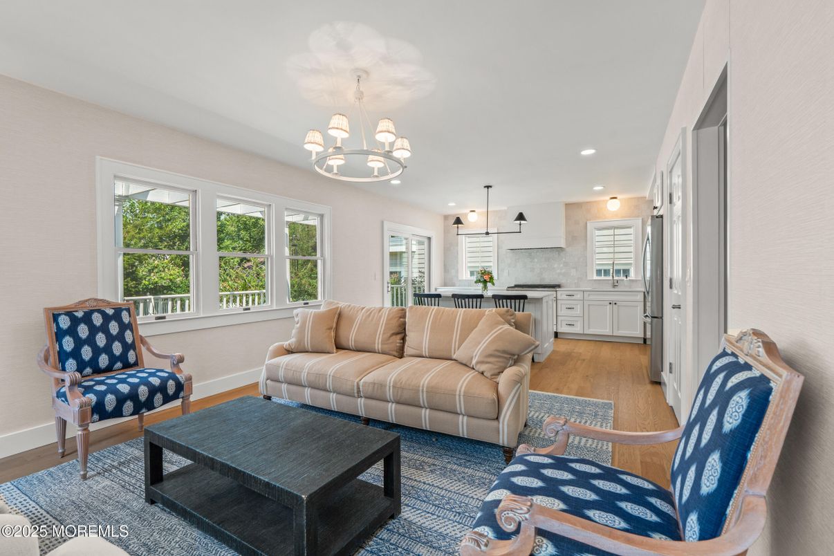 Chandelier, Interior, Kitchen, Living room, Pendant Lights, Recessed Lighting, Wood Texture Flooring