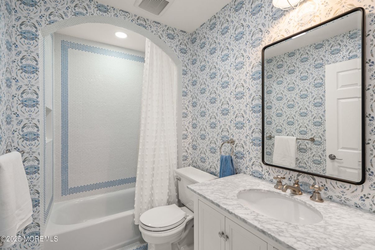 Bathroom, Interior, Recessed Lighting