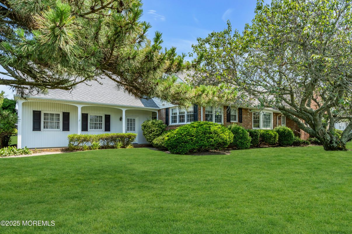 Backyard, Exterior, Facade, Brick Facade, Cape Cod