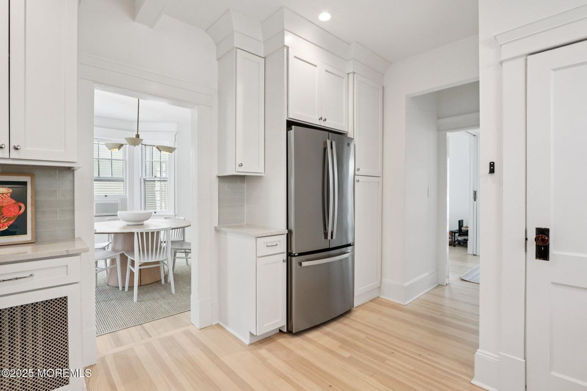 Dining room, Interior, Kitchen, Recessed Lighting, Wood Texture Flooring