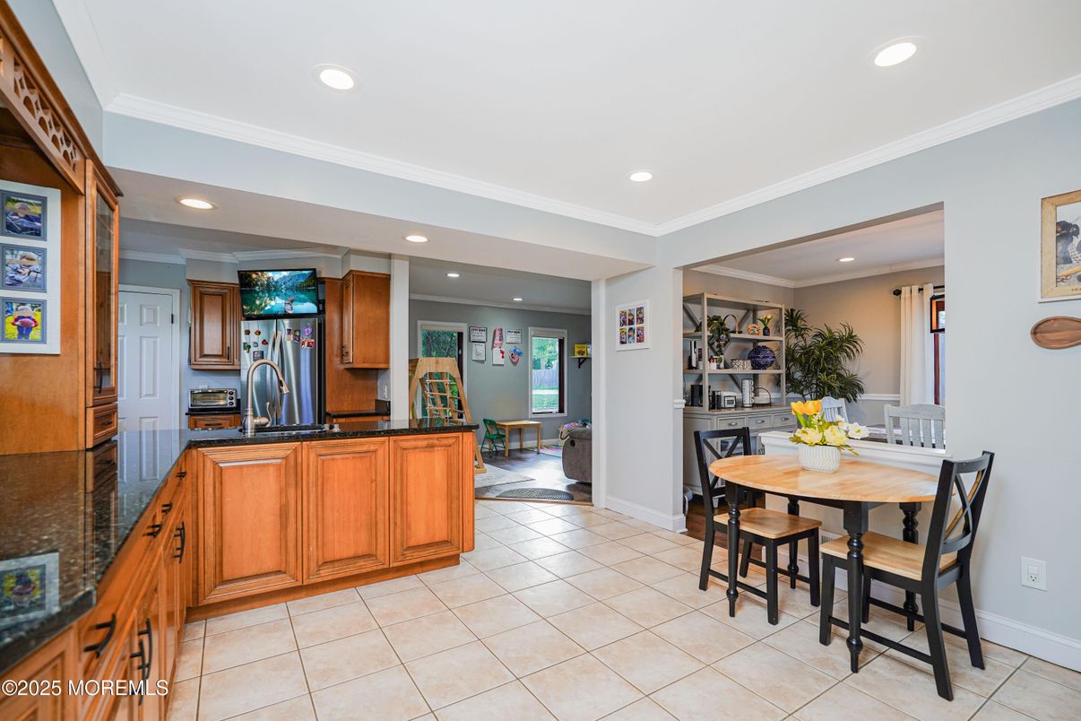 Dining room, Interior, Kitchen, Recessed Lighting, Stainless Steel Appliances