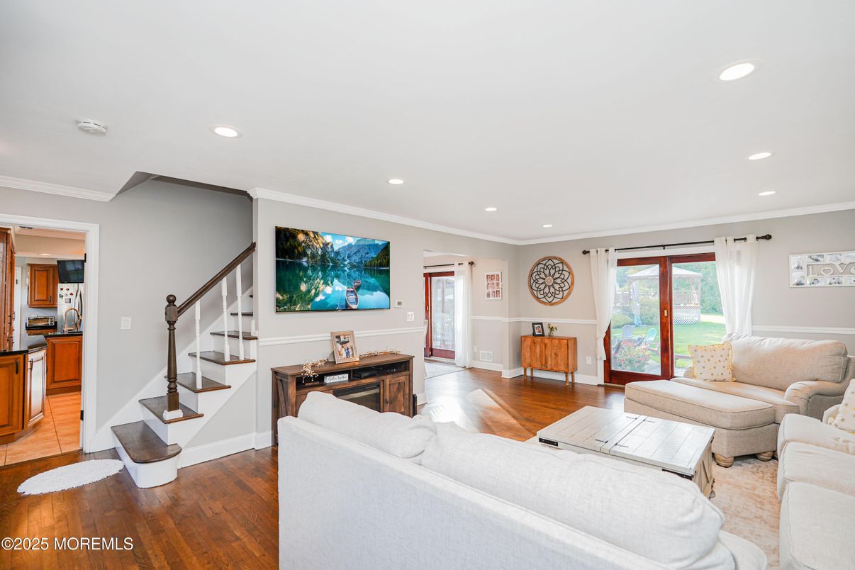 Interior, Living room, Recessed Lighting, Wood Texture Flooring
