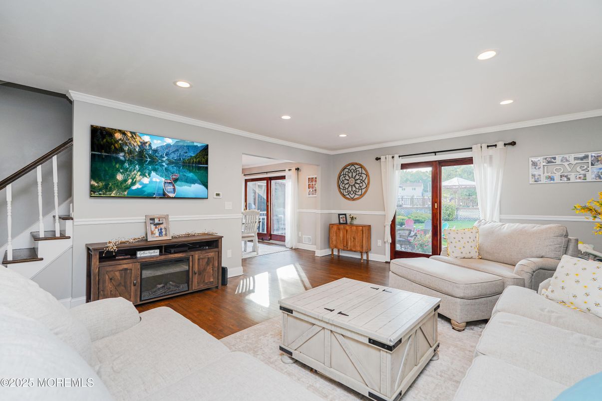 Interior, Living room, Recessed Lighting, Wood Texture Flooring