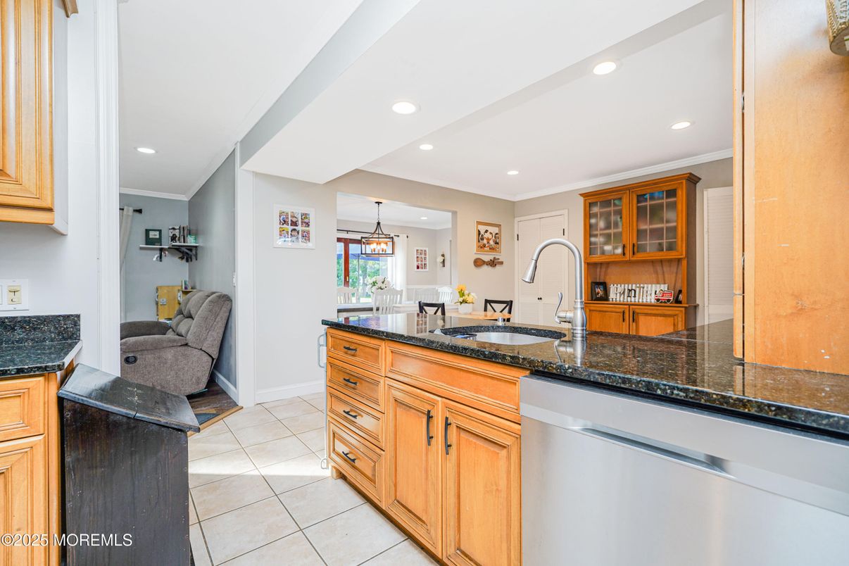 Dining room, Interior, Kitchen, Pendant Lights, Recessed Lighting, Stainless Steel Appliances