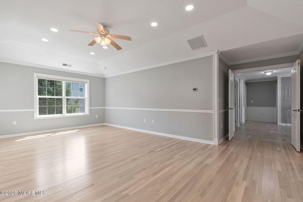 Empty room, Interior, Recessed Lighting, Wood Texture Flooring