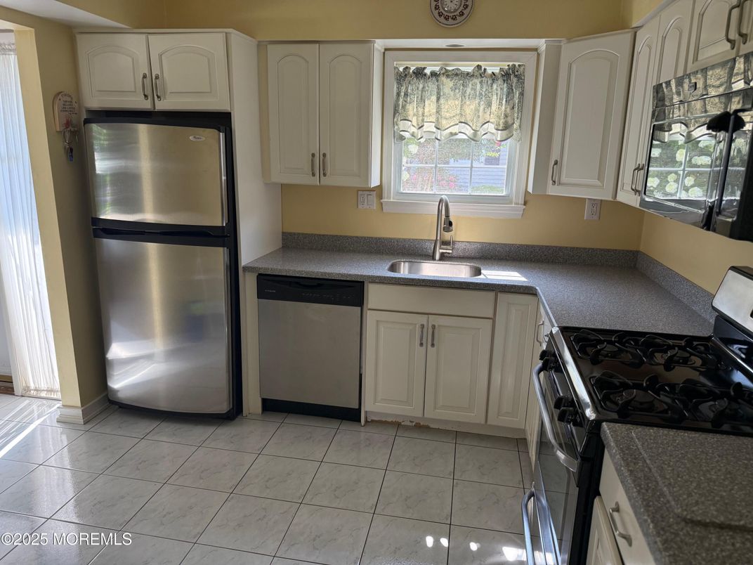 Interior, Kitchen, Stainless Steel Appliances