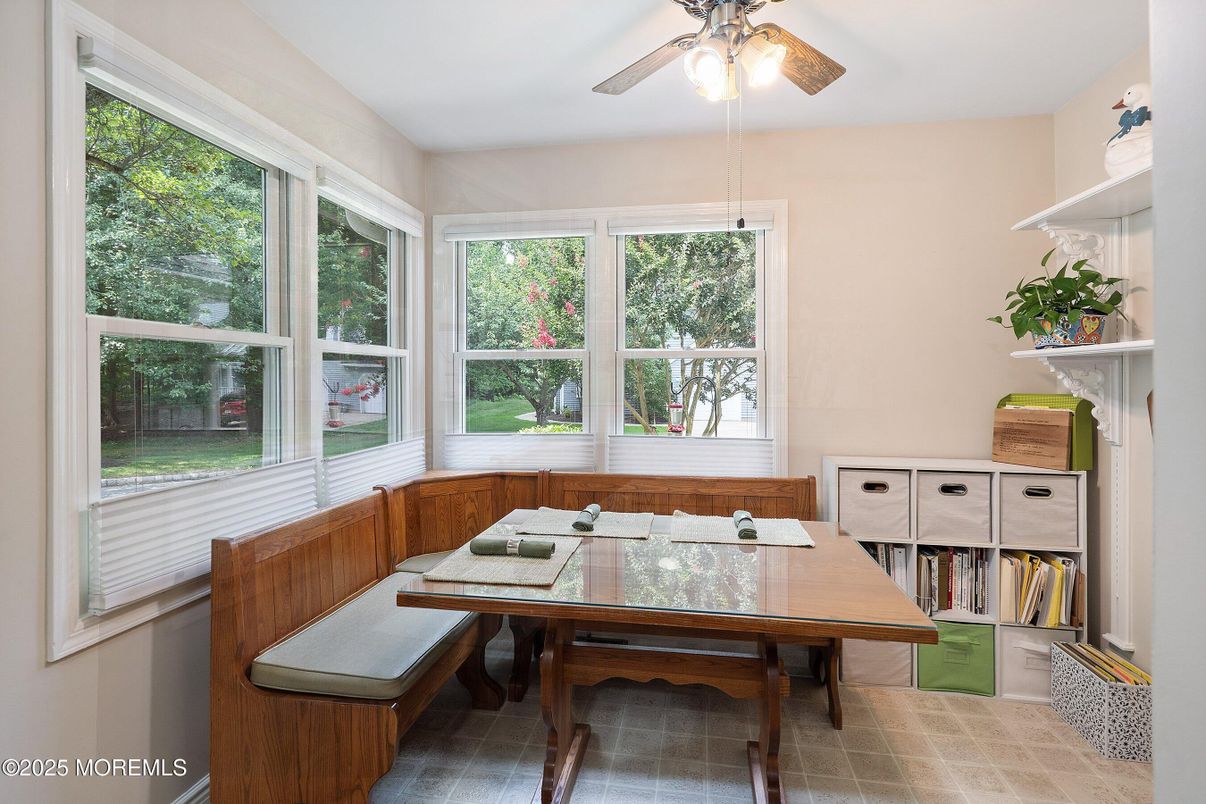 Home Office, Interior