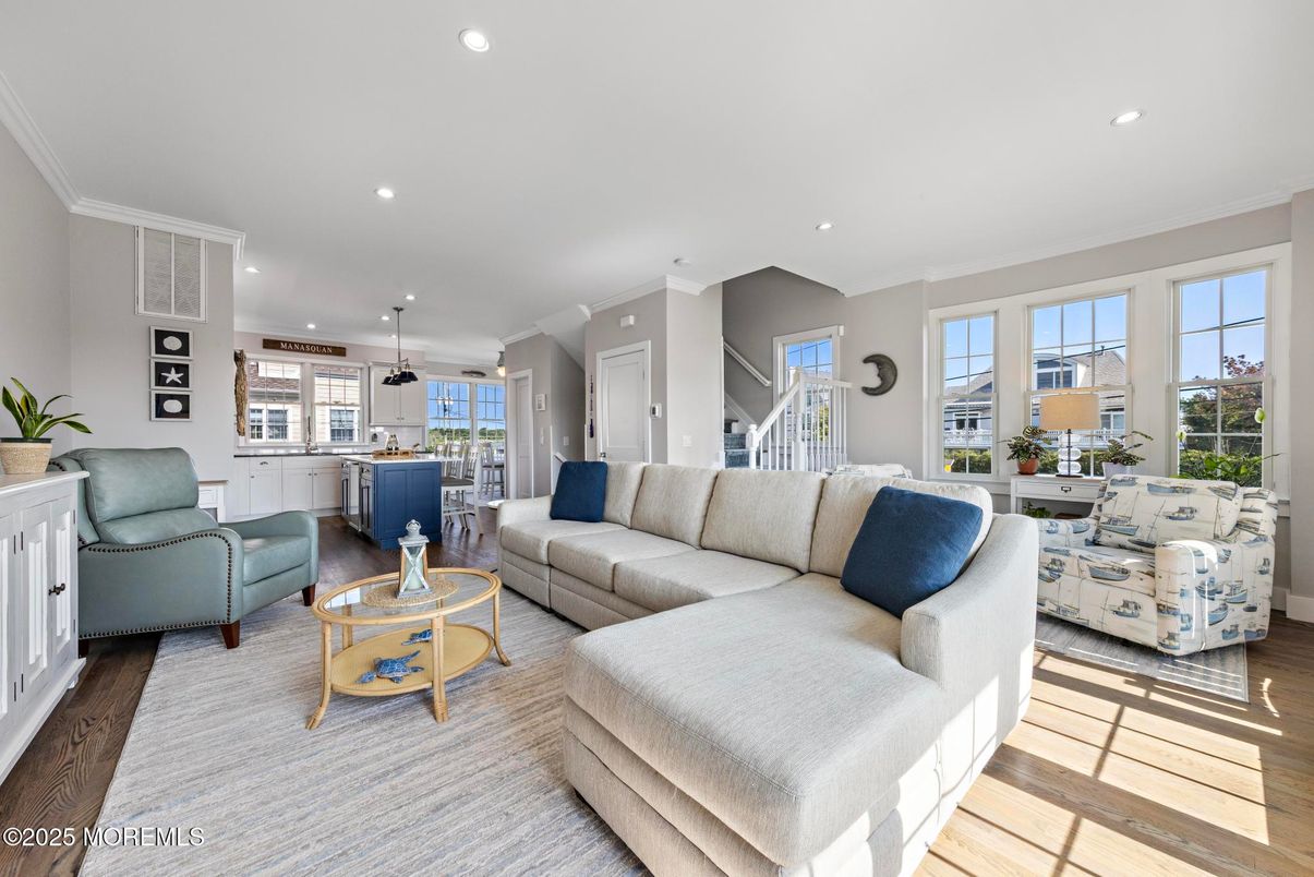 Interior, Living room, Pendant Lights, Recessed Lighting, Wood Texture Flooring