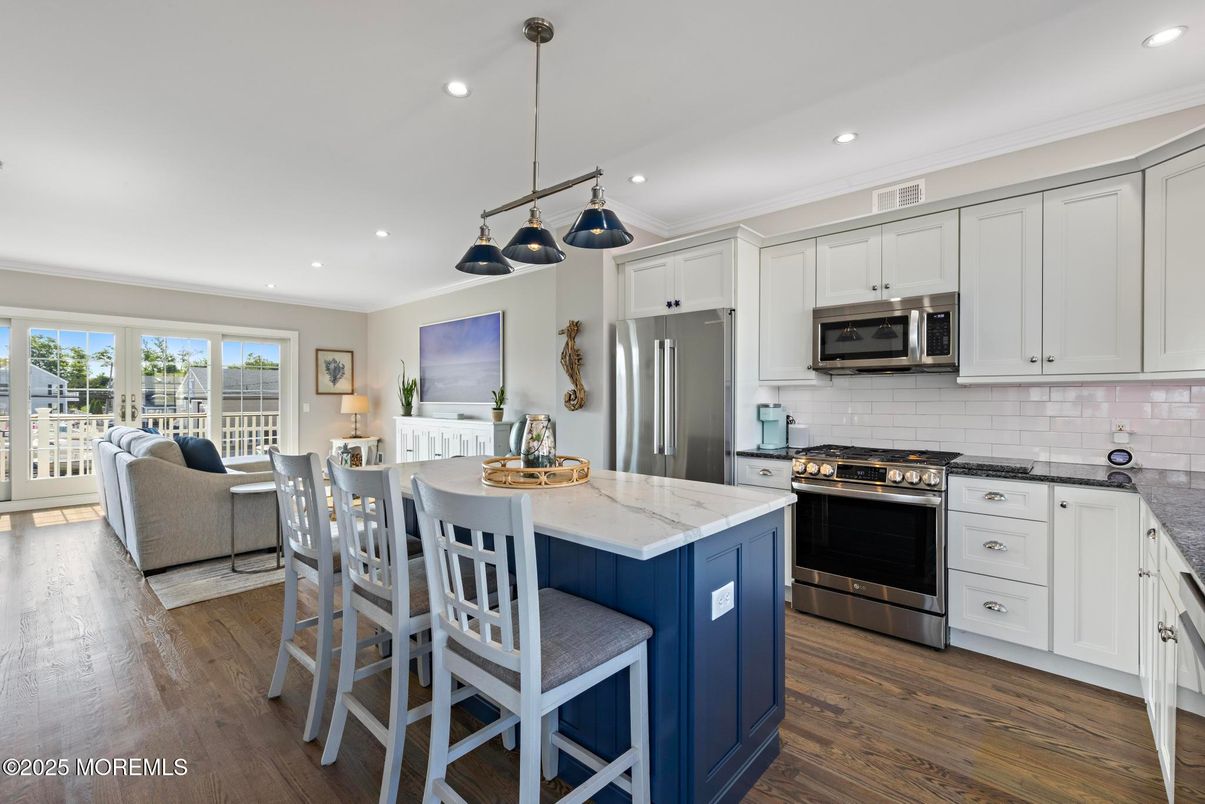 Dining room, Interior, Kitchen, Living room, Pendant Lights, Recessed Lighting, Stainless Steel Appliances, Wood Texture Flooring