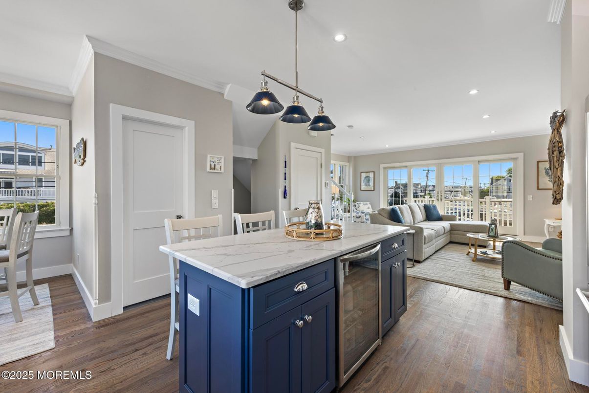 Dining room, Interior, Kitchen, Living room, Pendant Lights, Recessed Lighting, Wood Texture Flooring