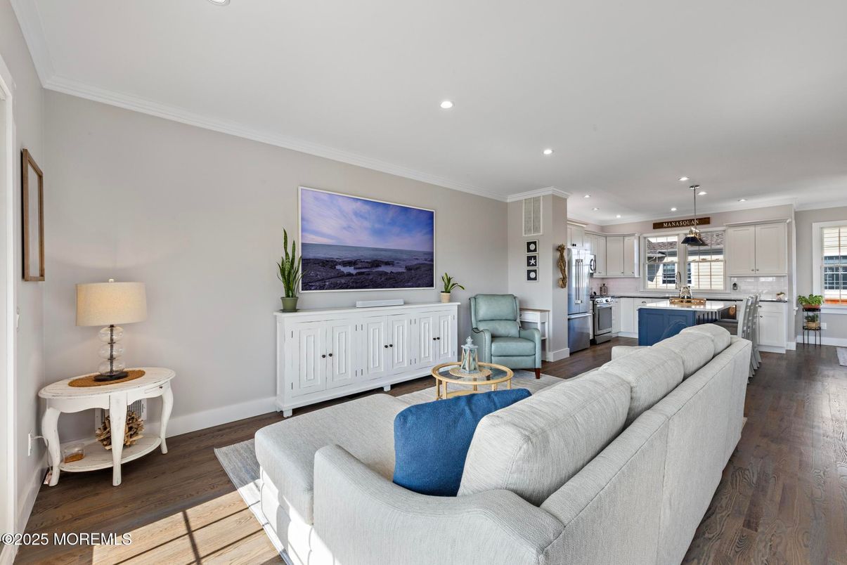 Interior, Kitchen, Living room, Pendant Lights, Recessed Lighting, Wood Texture Flooring