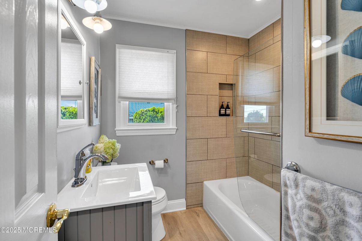 Bathroom, Interior, Recessed Lighting, Wood Texture Flooring