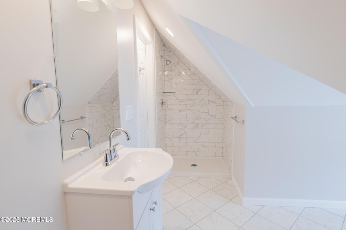 Bathroom, Interior, Marble, Marble Walls, Recessed Lighting