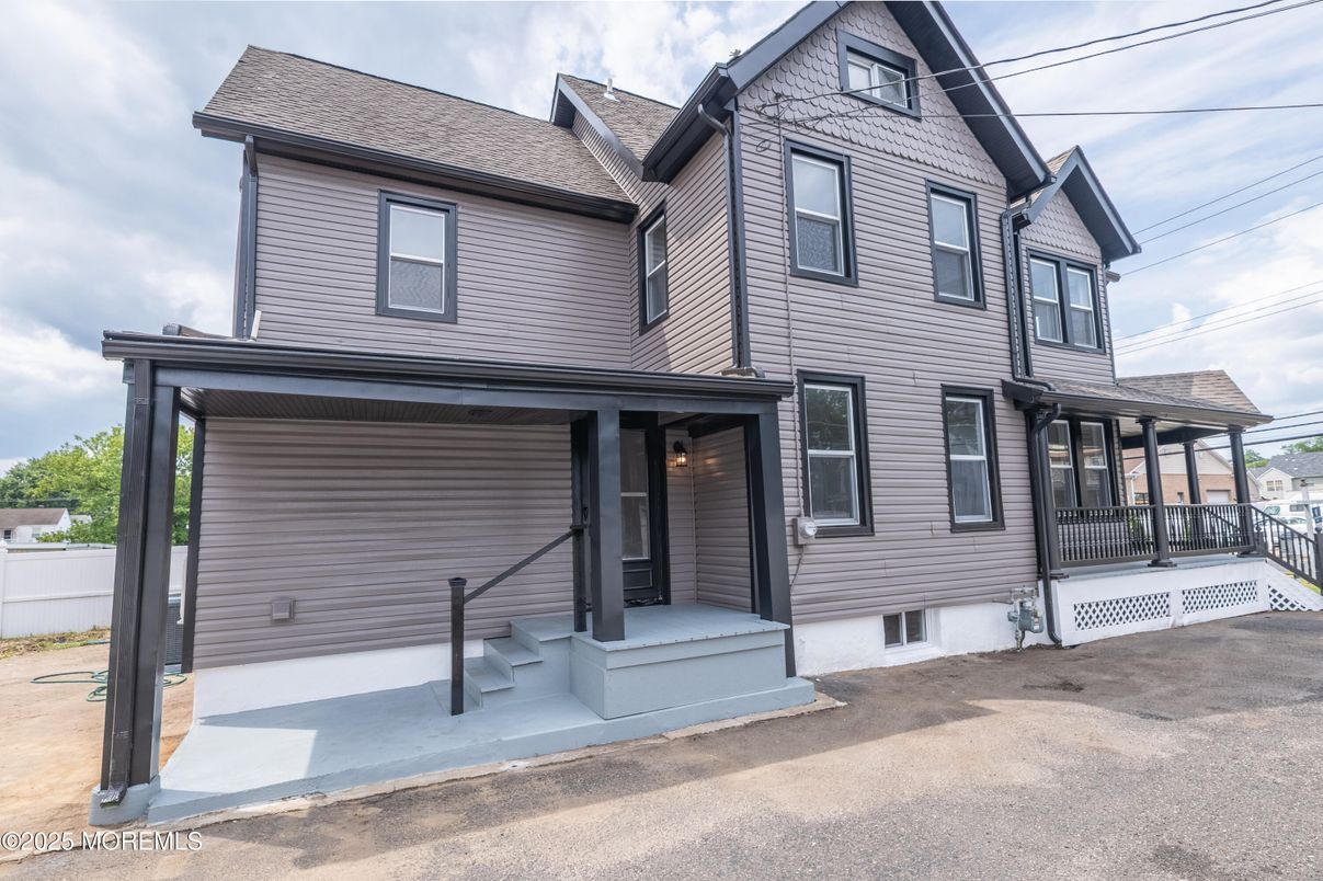 Exterior, Facade, Queen Anne Victorian